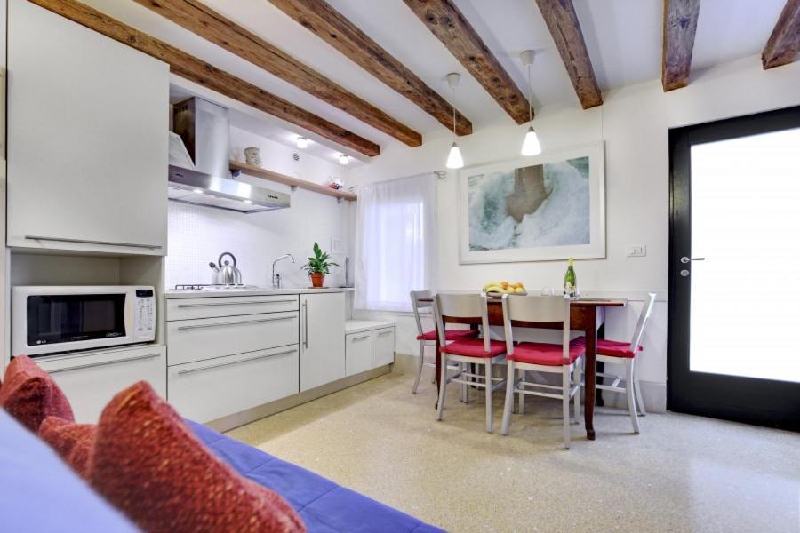 Cozy Up To 4 In Biennale Giardini By Bricola Apartamento
